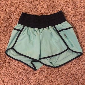 Lululemon Tracker Shorts- Size 6